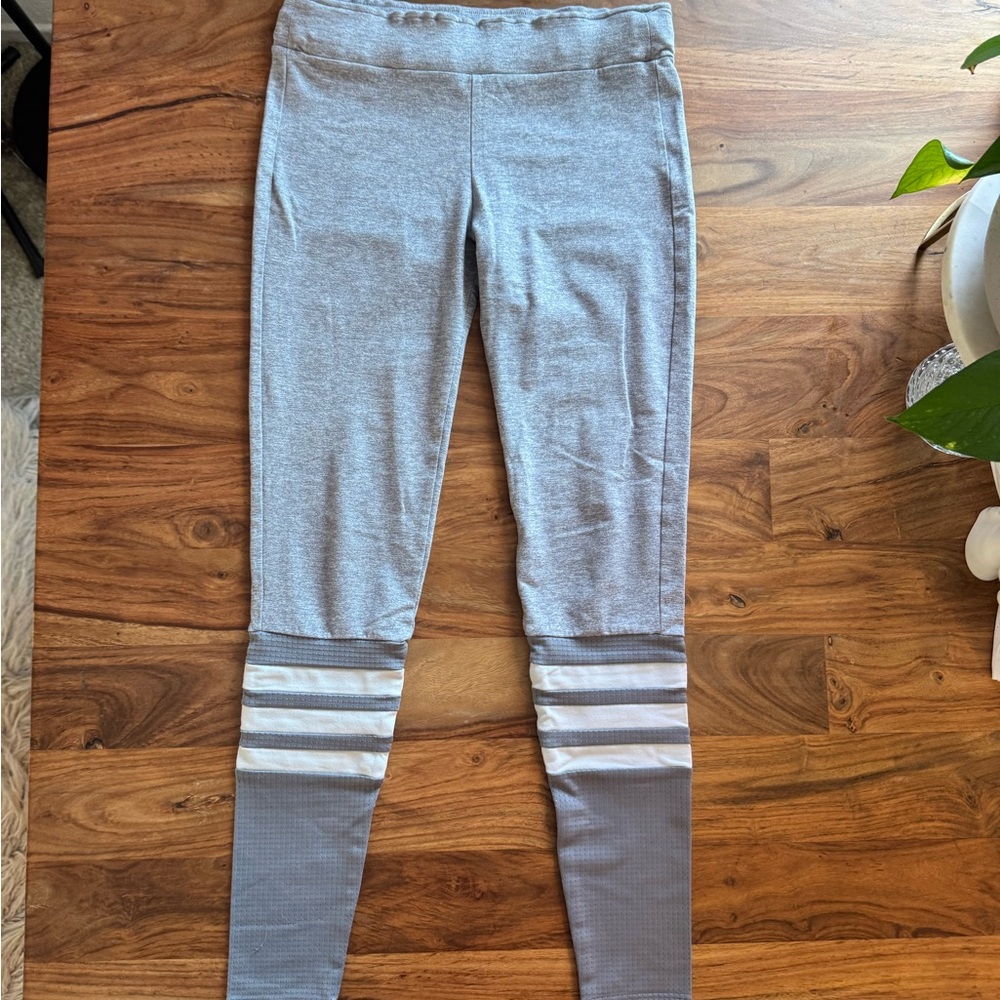 Bombshell Gray and White Leggings